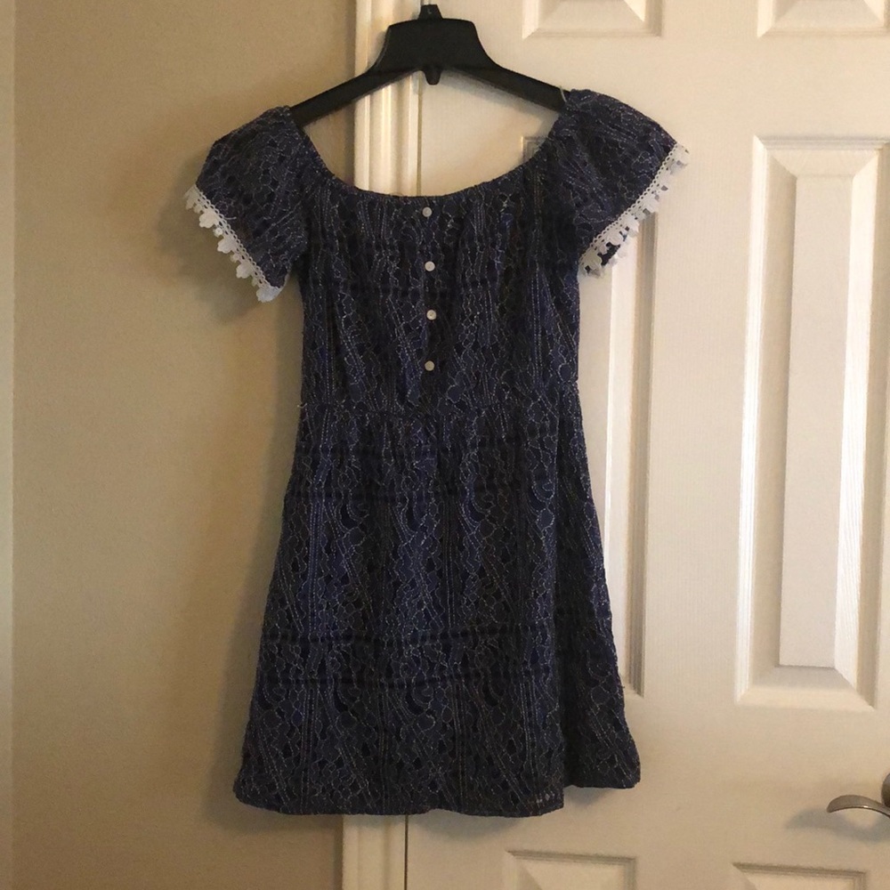 Short sleeve/ off-the-shoulder mini dress